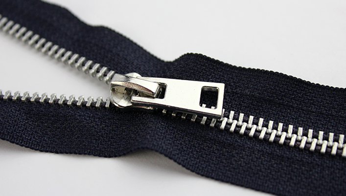 Metal fireproof zipper